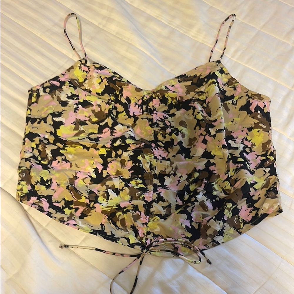 Vero Moda Multicolor Floral/Camo crop top